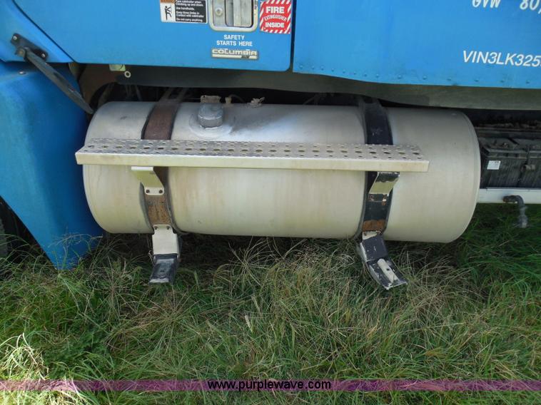 image for item I3348 2003 Freightliner Columbia CL120 semi truck