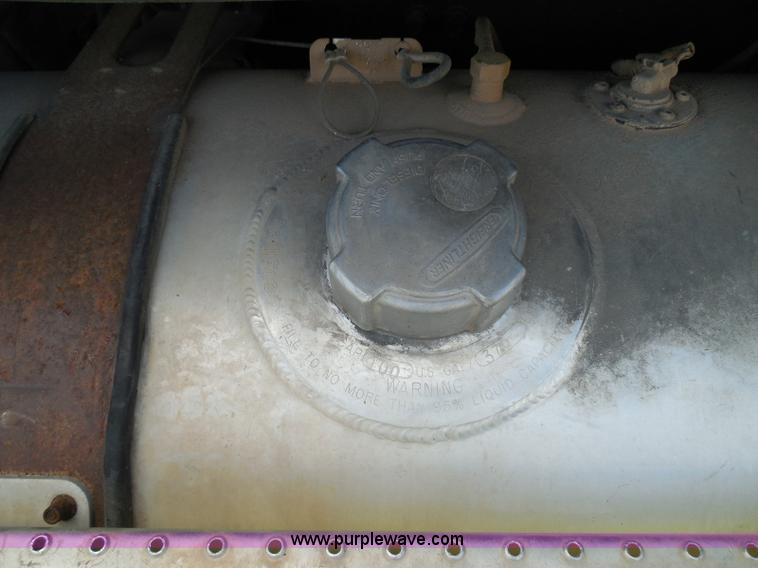 image for item I3348 2003 Freightliner Columbia CL120 semi truck