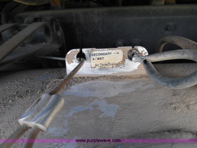 image for item I3348 2003 Freightliner Columbia CL120 semi truck