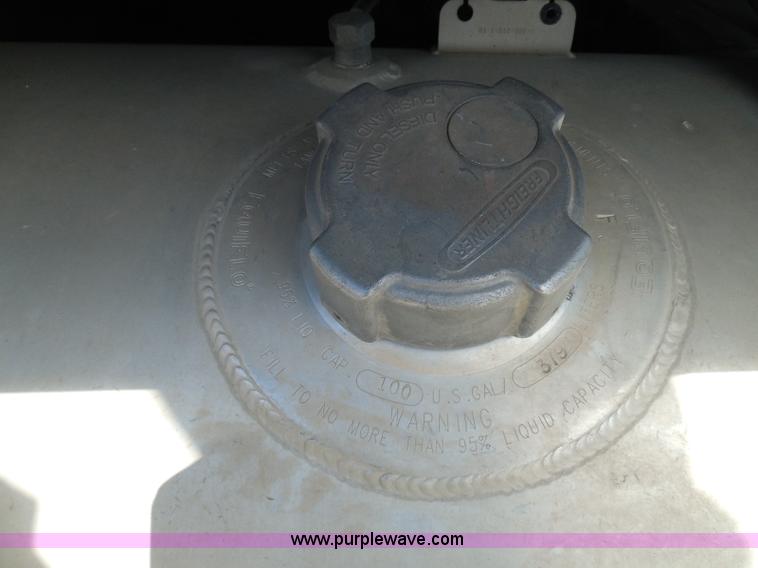 image for item I3348 2003 Freightliner Columbia CL120 semi truck