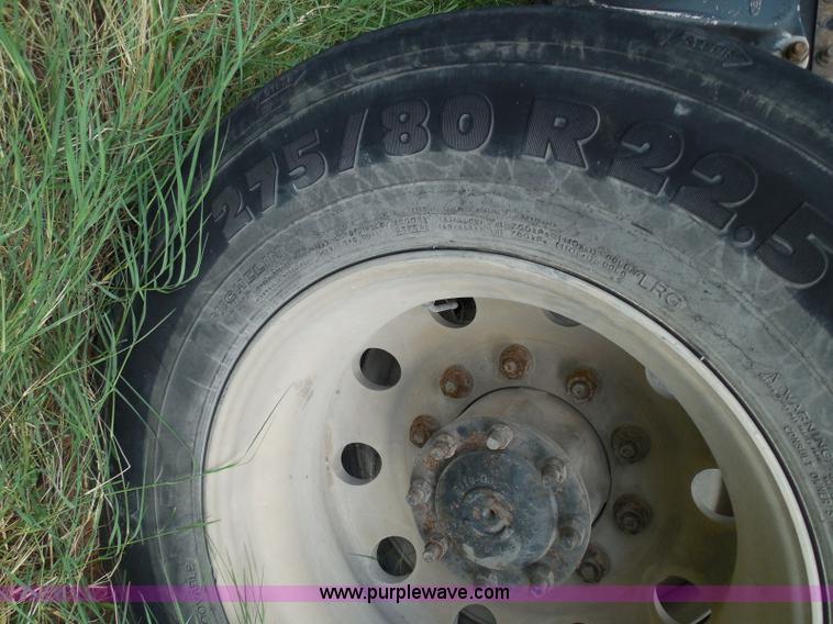 image for item I3348 2003 Freightliner Columbia CL120 semi truck