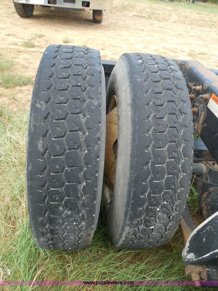 image for item I3348 2003 Freightliner Columbia CL120 semi truck