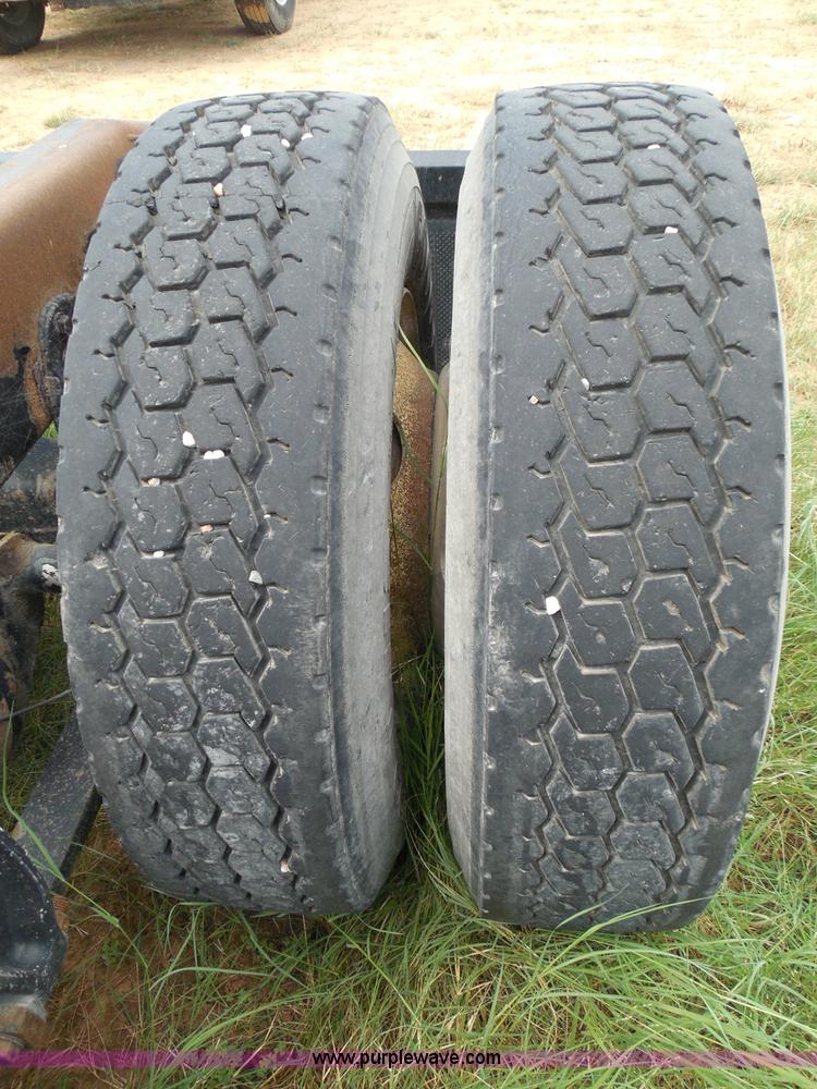 image for item I3348 2003 Freightliner Columbia CL120 semi truck