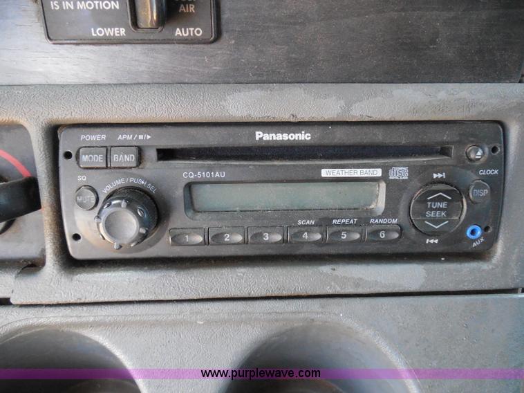 image for item I3349 2006 Freightliner Columbia semi truck