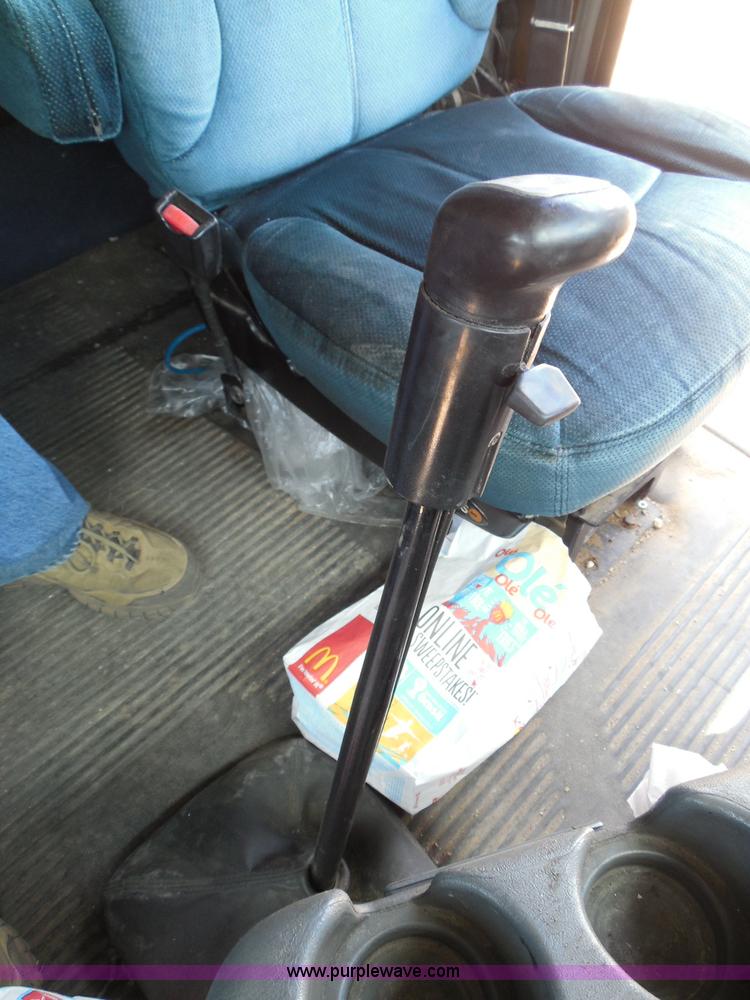 image for item I3349 2006 Freightliner Columbia semi truck