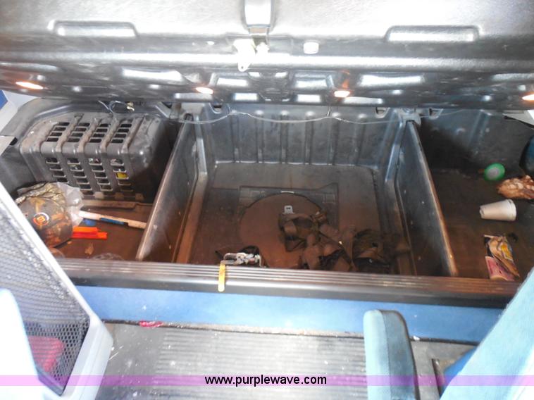 image for item I3349 2006 Freightliner Columbia semi truck