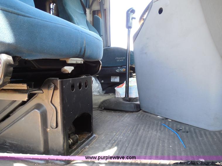 image for item I3349 2006 Freightliner Columbia semi truck