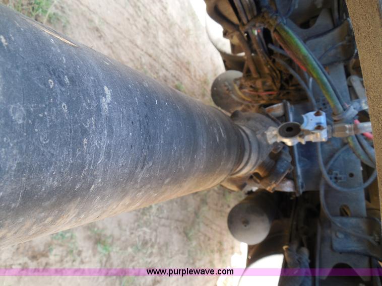 image for item I3349 2006 Freightliner Columbia semi truck