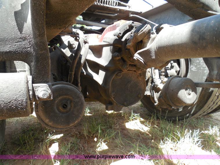 image for item I3349 2006 Freightliner Columbia semi truck