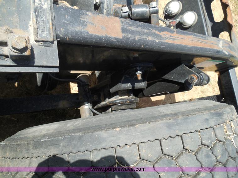 image for item I3349 2006 Freightliner Columbia semi truck