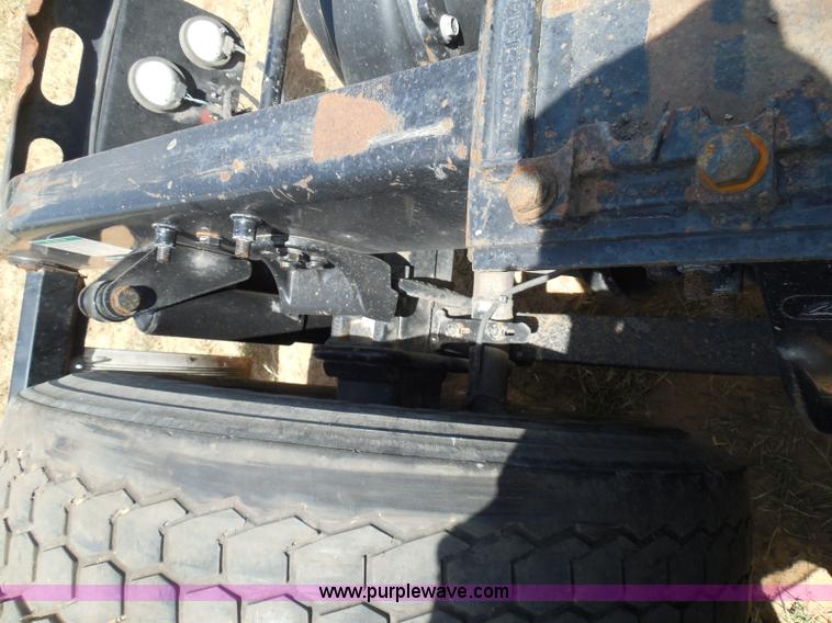 image for item I3349 2006 Freightliner Columbia semi truck