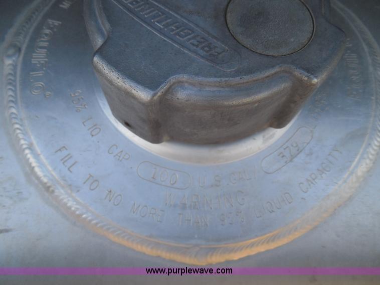 image for item I3349 2006 Freightliner Columbia semi truck