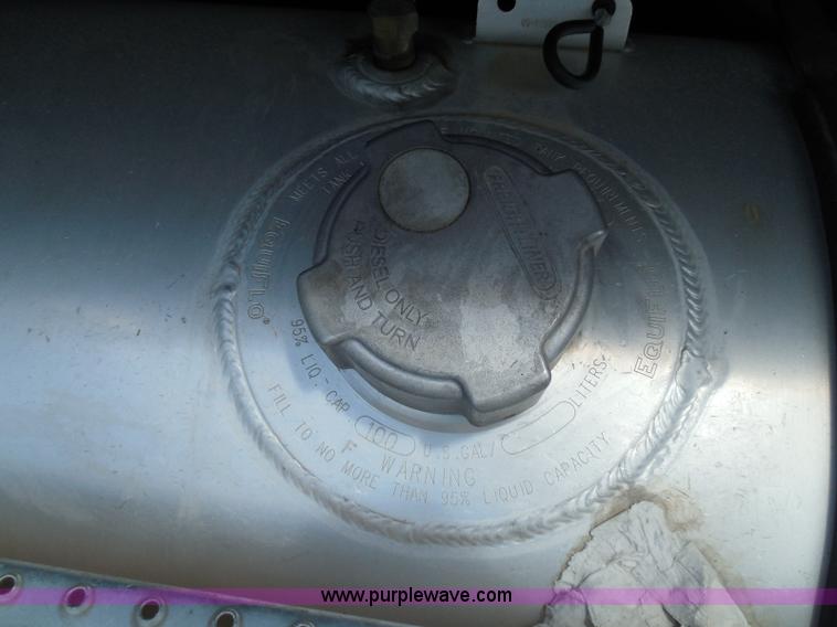 image for item I3349 2006 Freightliner Columbia semi truck