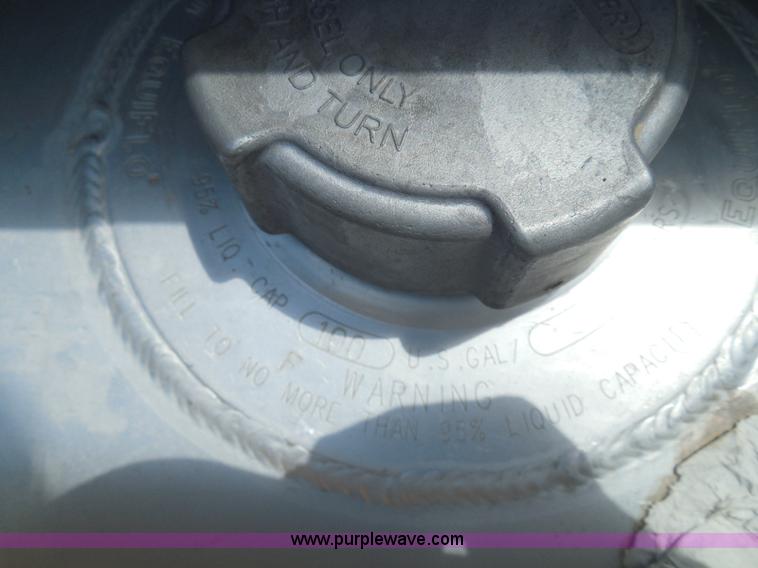 image for item I3349 2006 Freightliner Columbia semi truck