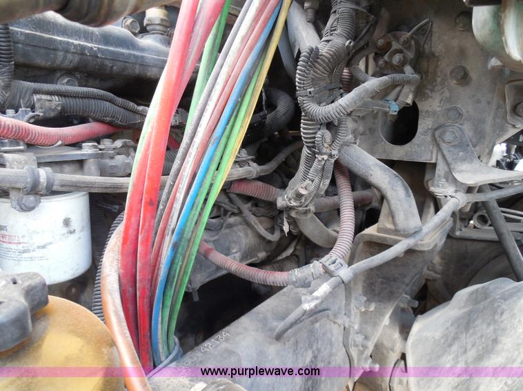 image for item I3349 2006 Freightliner Columbia semi truck