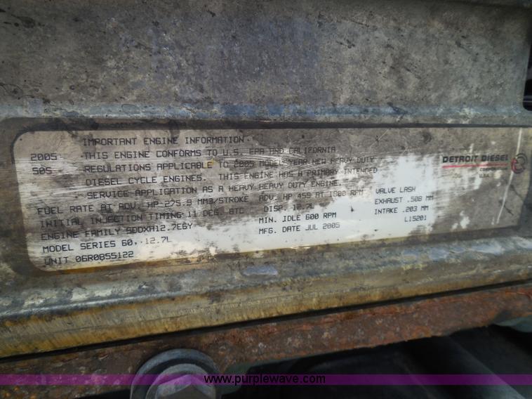 image for item I3349 2006 Freightliner Columbia semi truck