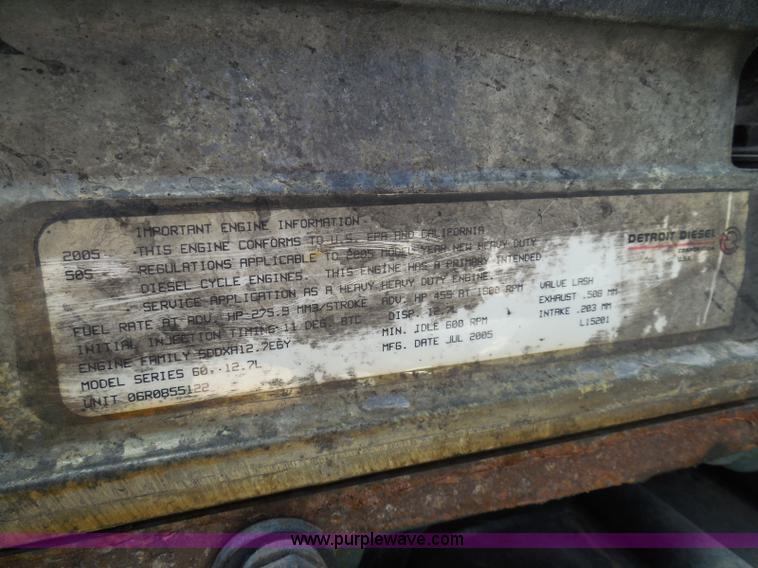 image for item I3349 2006 Freightliner Columbia semi truck