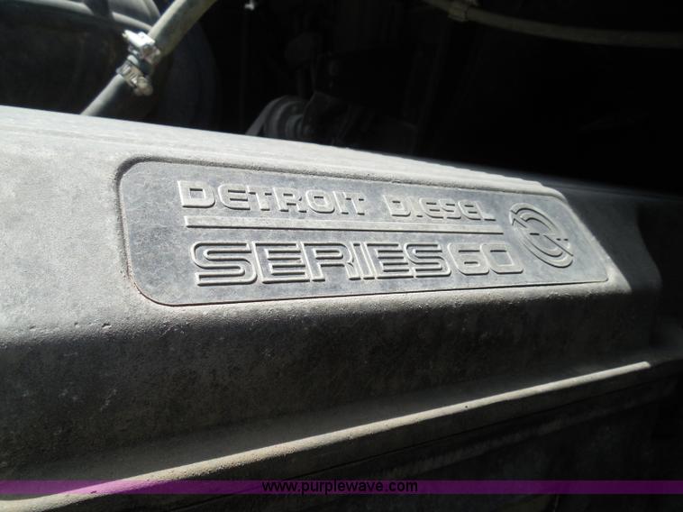 image for item I3349 2006 Freightliner Columbia semi truck