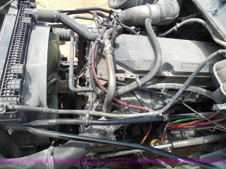 image for item I3349 2006 Freightliner Columbia semi truck