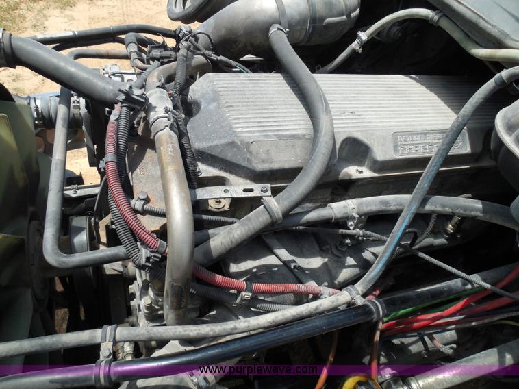 image for item I3349 2006 Freightliner Columbia semi truck