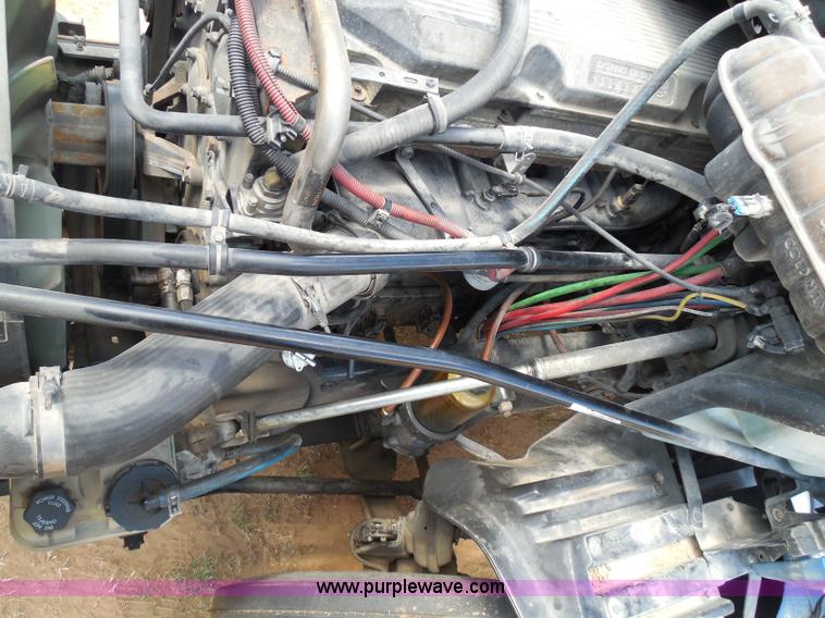 image for item I3349 2006 Freightliner Columbia semi truck