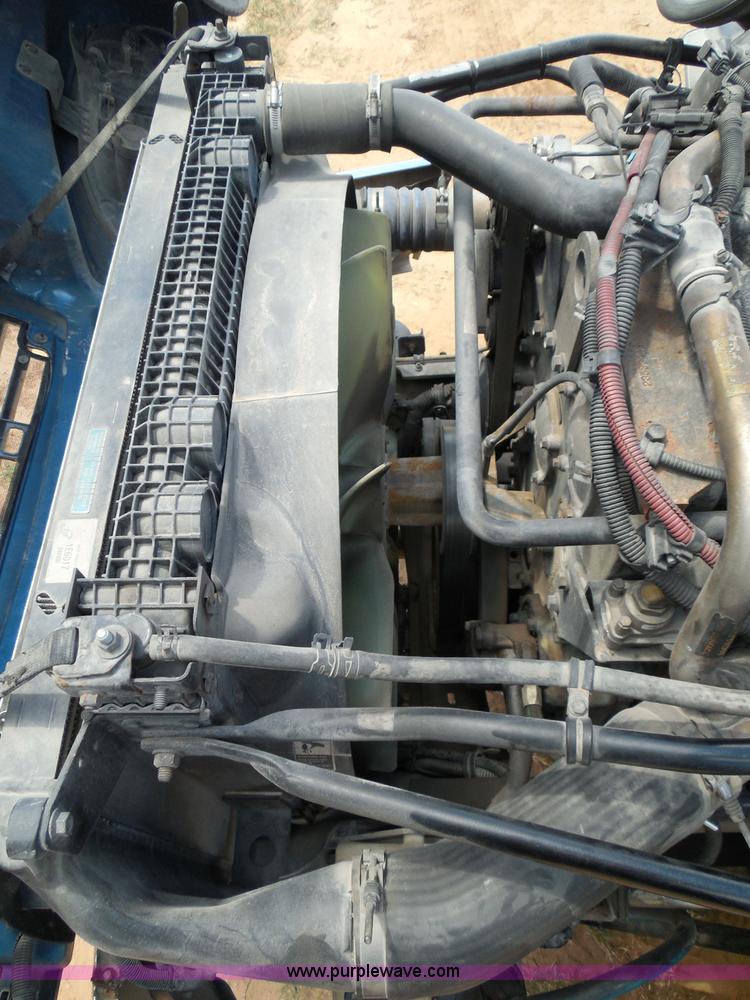 image for item I3349 2006 Freightliner Columbia semi truck