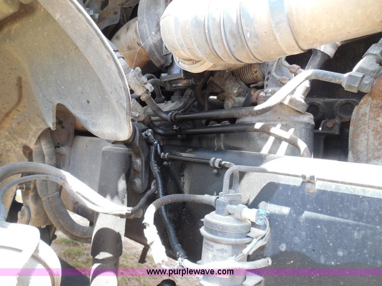 image for item I3349 2006 Freightliner Columbia semi truck