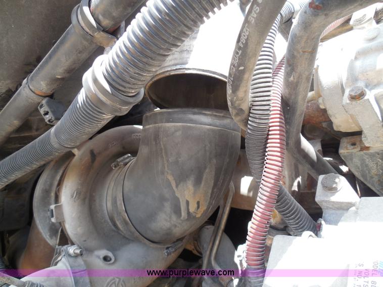 image for item I3349 2006 Freightliner Columbia semi truck