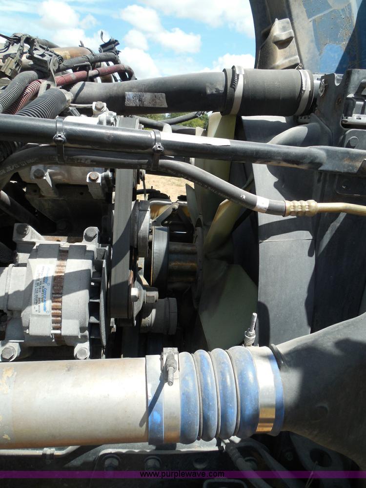 image for item I3349 2006 Freightliner Columbia semi truck