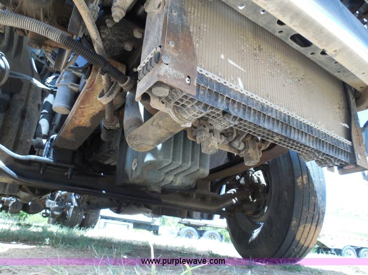 image for item I3349 2006 Freightliner Columbia semi truck