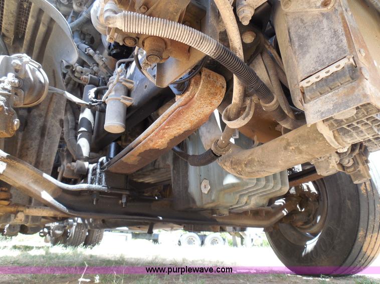 image for item I3349 2006 Freightliner Columbia semi truck