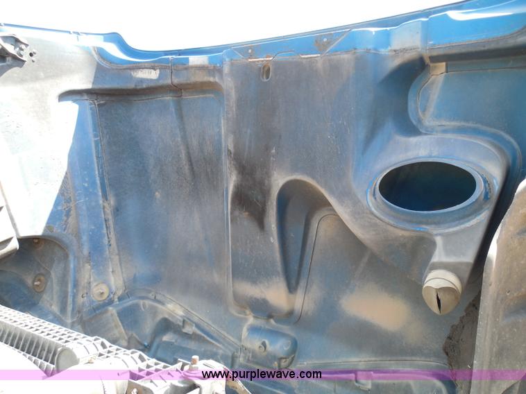 image for item I3349 2006 Freightliner Columbia semi truck