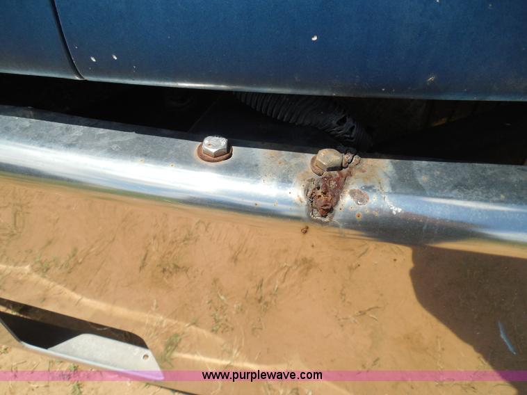 image for item I3349 2006 Freightliner Columbia semi truck