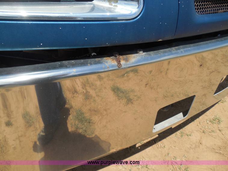 image for item I3349 2006 Freightliner Columbia semi truck