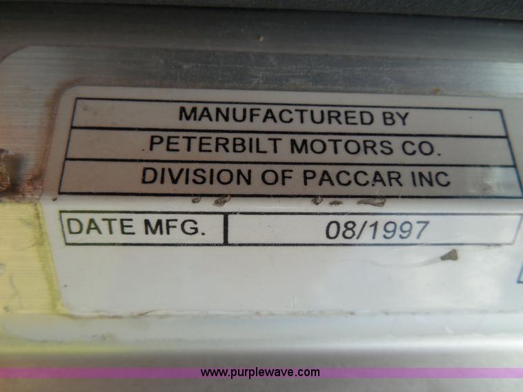 image for item I3350 1998 Peterbilt 377 semi truck