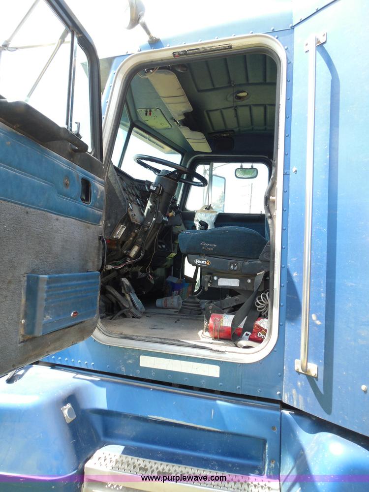 image for item I3350 1998 Peterbilt 377 semi truck