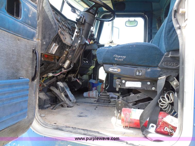 image for item I3350 1998 Peterbilt 377 semi truck