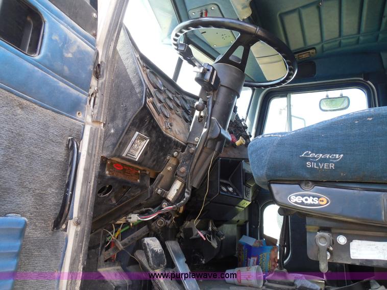 image for item I3350 1998 Peterbilt 377 semi truck