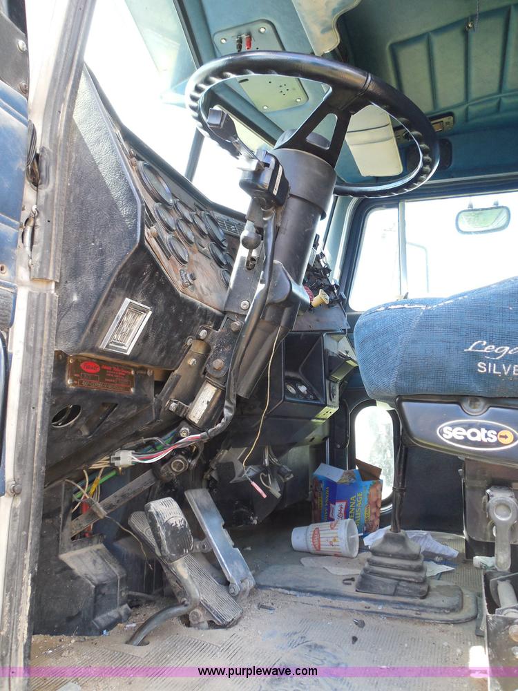 image for item I3350 1998 Peterbilt 377 semi truck