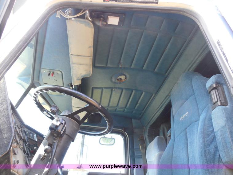 image for item I3350 1998 Peterbilt 377 semi truck