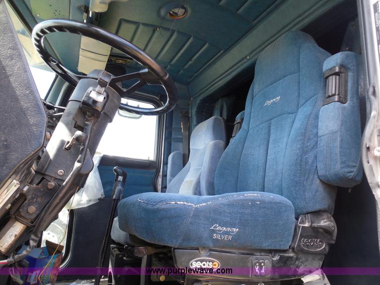 image for item I3350 1998 Peterbilt 377 semi truck