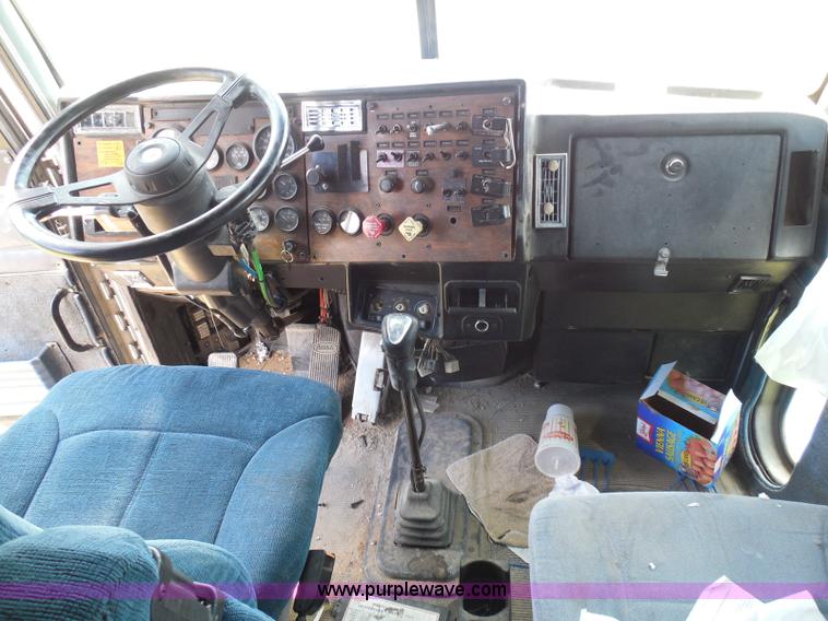 image for item I3350 1998 Peterbilt 377 semi truck