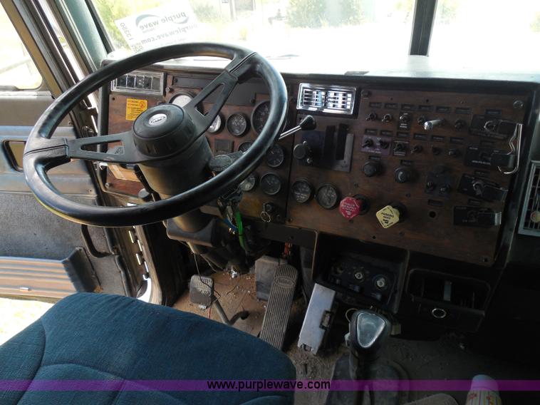 image for item I3350 1998 Peterbilt 377 semi truck