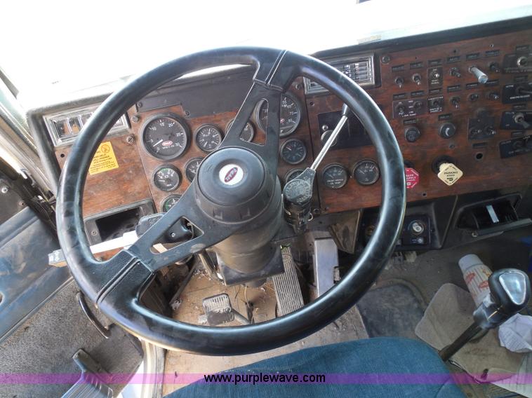 image for item I3350 1998 Peterbilt 377 semi truck