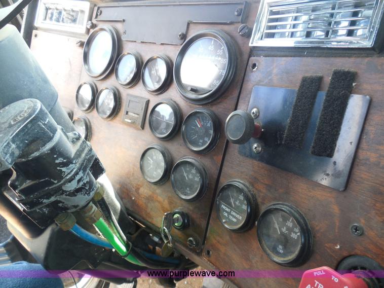 image for item I3350 1998 Peterbilt 377 semi truck