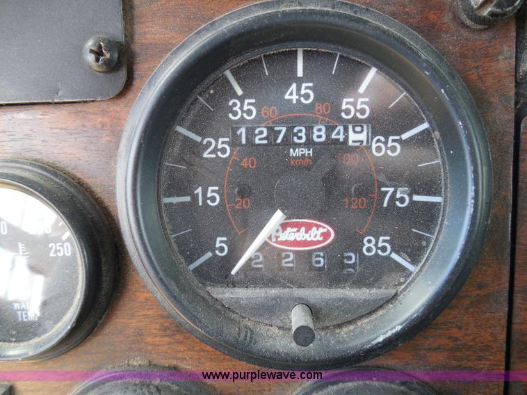 image for item I3350 1998 Peterbilt 377 semi truck