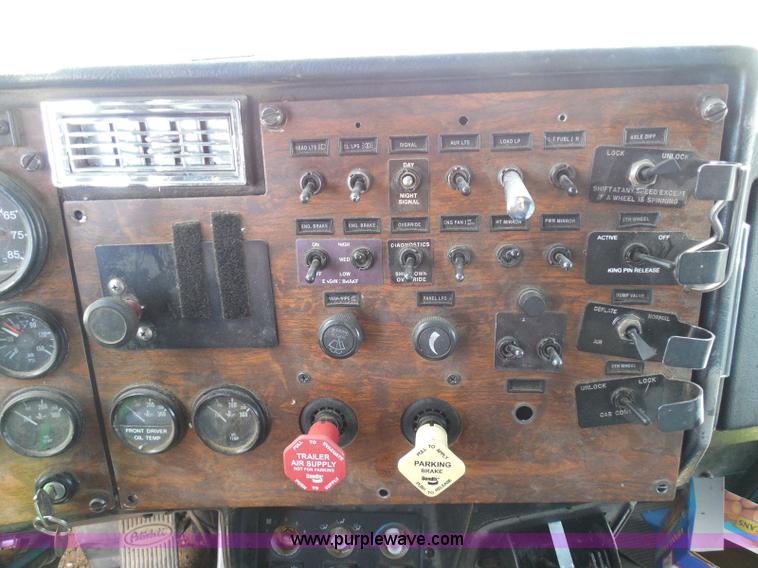 image for item I3350 1998 Peterbilt 377 semi truck