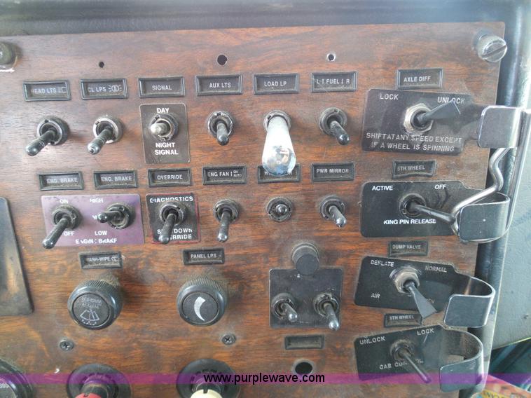 image for item I3350 1998 Peterbilt 377 semi truck