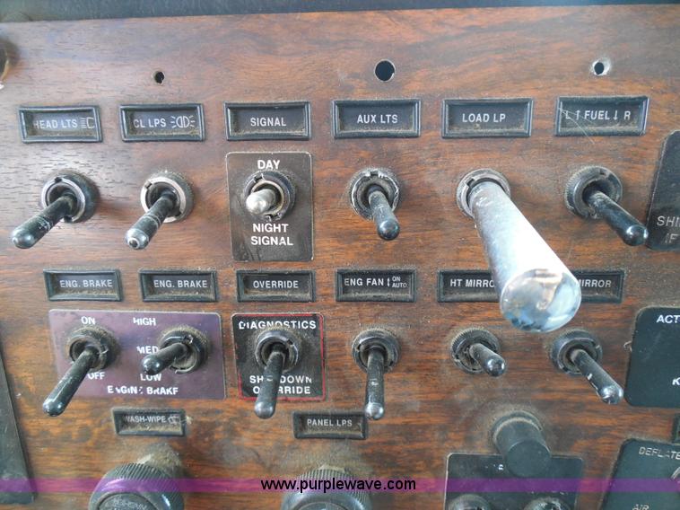 image for item I3350 1998 Peterbilt 377 semi truck