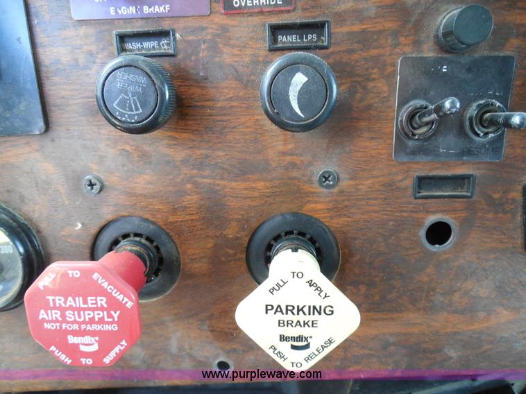 image for item I3350 1998 Peterbilt 377 semi truck